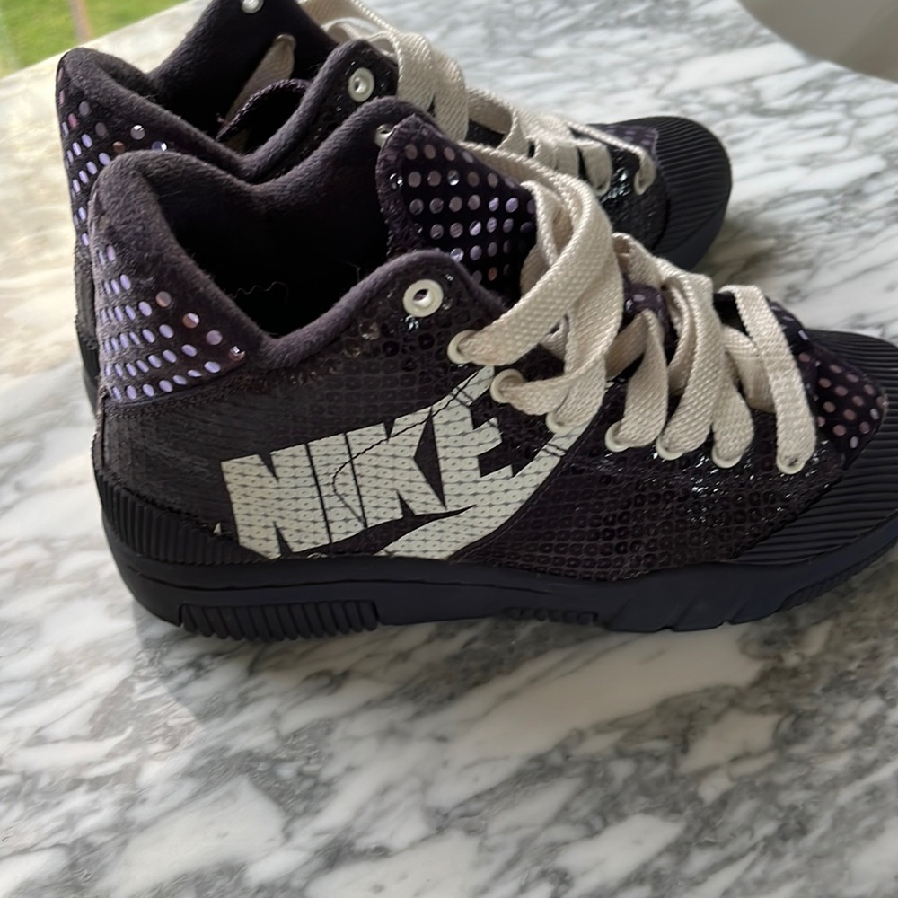 Nike women’s Outbreak High Premium